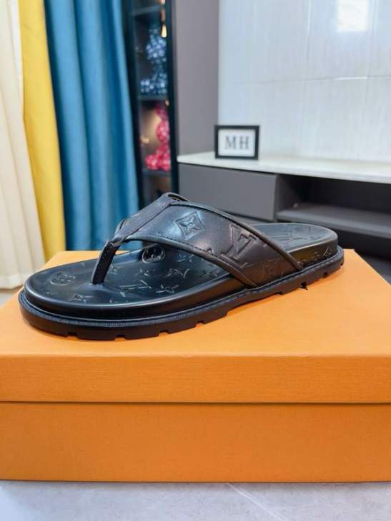 Picture of Louis Vuitton Slippers _SKULVsz38-44hnh0434972